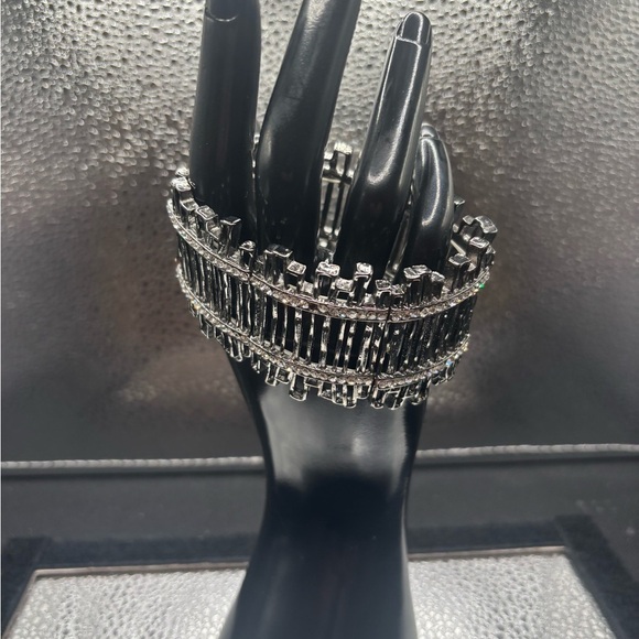 Jewelry - Elegant Silver Black Stretchy Bracelet